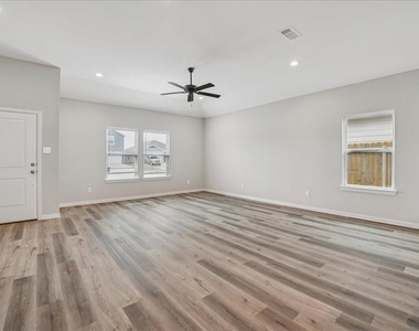 4704 Delano Street - Photo Thumbnail 4