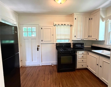 1901 Armstrong Park Drive - Photo Thumbnail 4