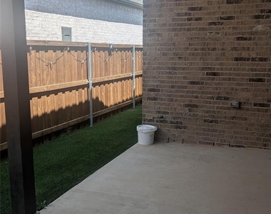 708 Waterbrook Parkway - Photo Thumbnail 9