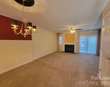 3811 Mosscroft Lane - Photo Thumbnail 6