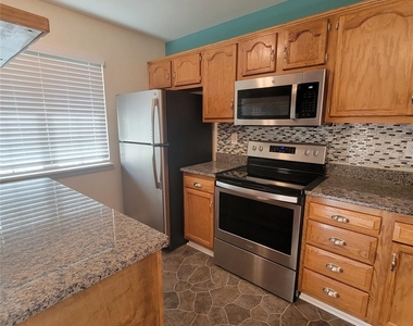 3811 Mosscroft Lane - Photo Thumbnail 3