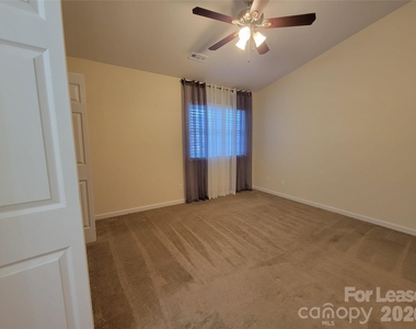 3811 Mosscroft Lane - Photo Thumbnail 10