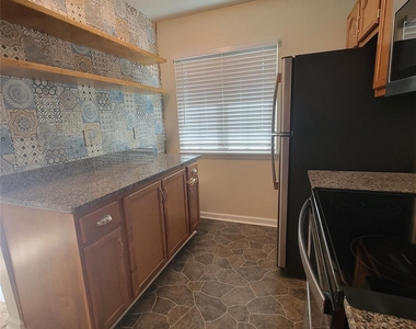 3811 Mosscroft Lane - Photo Thumbnail 5