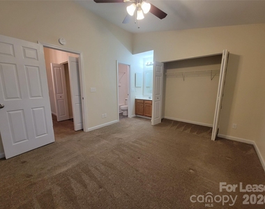 3811 Mosscroft Lane - Photo Thumbnail 12