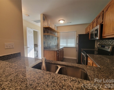 3811 Mosscroft Lane - Photo Thumbnail 2