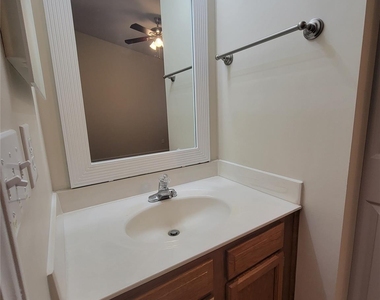 3811 Mosscroft Lane - Photo Thumbnail 17