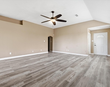 3003 Lake Ridge Drive - Photo Thumbnail 9