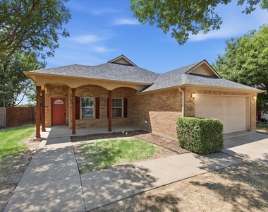 3003 Lake Ridge Drive - Photo Thumbnail 3