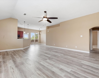 3003 Lake Ridge Drive - Photo Thumbnail 11