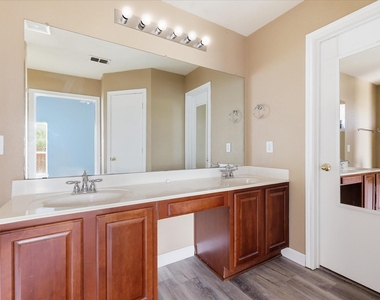 3003 Lake Ridge Drive - Photo Thumbnail 21
