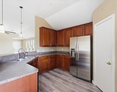 3003 Lake Ridge Drive - Photo Thumbnail 16
