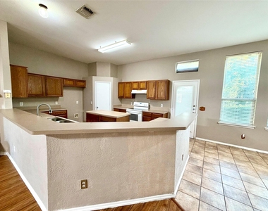 218 Canyon Lake Drive - Photo Thumbnail 7