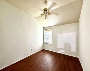 218 Canyon Lake Drive - Photo Thumbnail 14