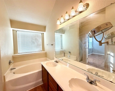 218 Canyon Lake Drive - Photo Thumbnail 11