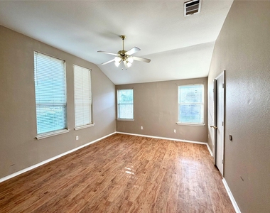 218 Canyon Lake Drive - Photo Thumbnail 9
