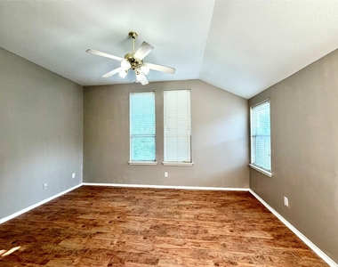 218 Canyon Lake Drive - Photo Thumbnail 10