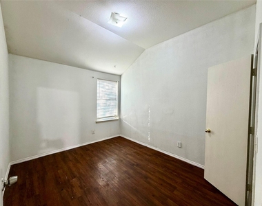 218 Canyon Lake Drive - Photo Thumbnail 15