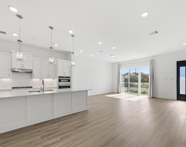1168 Daybreak Drive - Photo Thumbnail 3