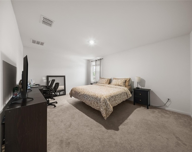 260 Adelina Drive - Photo Thumbnail 18