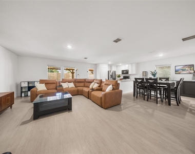 260 Adelina Drive - Photo Thumbnail 6