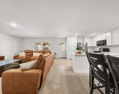 260 Adelina Drive - Photo Thumbnail 8