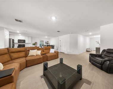 260 Adelina Drive - Photo Thumbnail 7