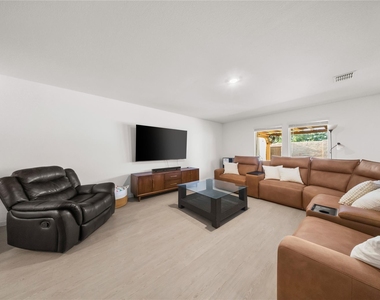 260 Adelina Drive - Photo Thumbnail 9