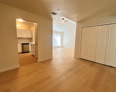 1129 Weston Drive - Photo Thumbnail 7