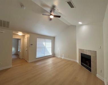 1129 Weston Drive - Photo Thumbnail 5