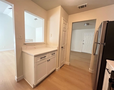 1129 Weston Drive - Photo Thumbnail 11