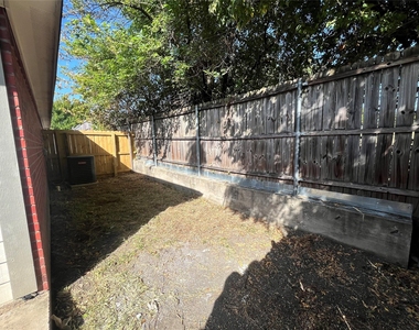 1129 Weston Drive - Photo Thumbnail 24