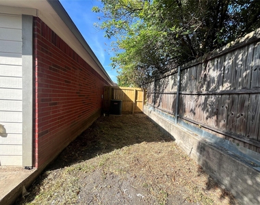 1129 Weston Drive - Photo Thumbnail 25