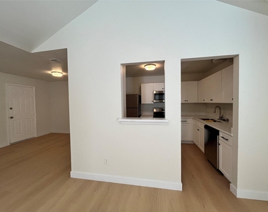 1129 Weston Drive - Photo Thumbnail 6