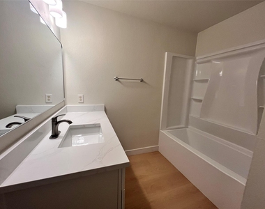 1129 Weston Drive - Photo Thumbnail 23