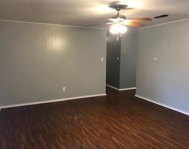3205 Lynnwood Drive - Photo Thumbnail 1
