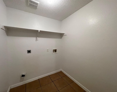 527 Tumbleweed Drive - Photo Thumbnail 13