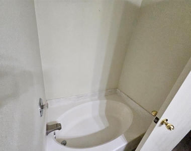 1608 Merritt Drive - Photo Thumbnail 18