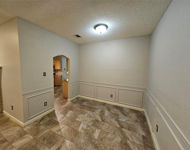 1608 Merritt Drive - Photo Thumbnail 6