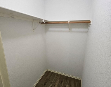 1608 Merritt Drive - Photo Thumbnail 32