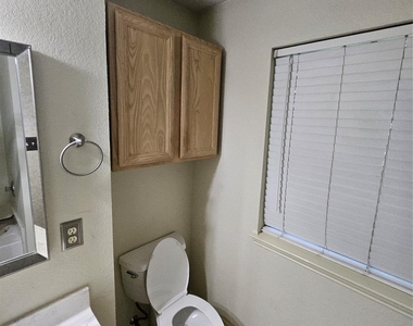 1608 Merritt Drive - Photo Thumbnail 20