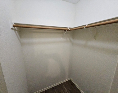 1608 Merritt Drive - Photo Thumbnail 36