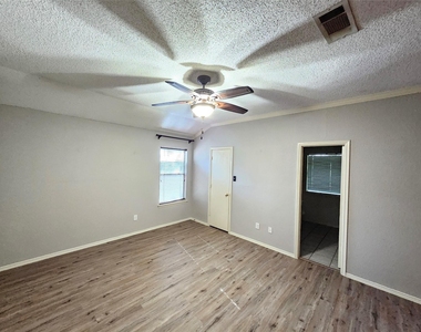 1608 Merritt Drive - Photo Thumbnail 15