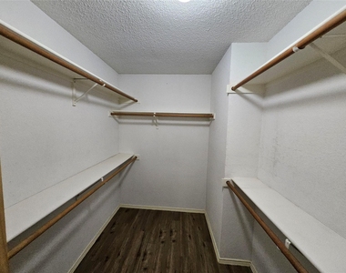 1608 Merritt Drive - Photo Thumbnail 22
