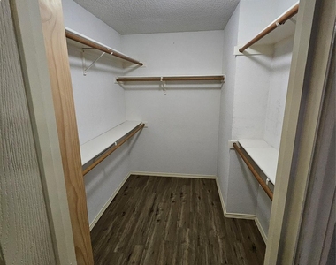 1608 Merritt Drive - Photo Thumbnail 24