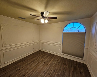 1608 Merritt Drive - Photo Thumbnail 34