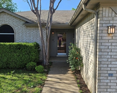 1608 Merritt Drive - Photo Thumbnail 3
