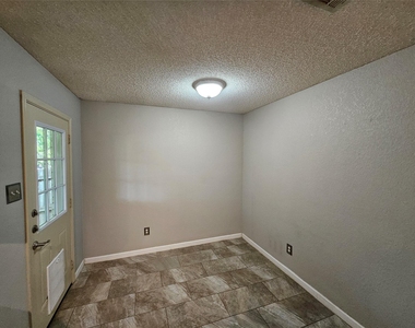 1608 Merritt Drive - Photo Thumbnail 13