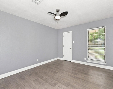 3204 Denbury Drive - Photo Thumbnail 9