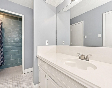 3204 Denbury Drive - Photo Thumbnail 11