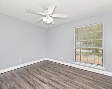 3204 Denbury Drive - Photo Thumbnail 2